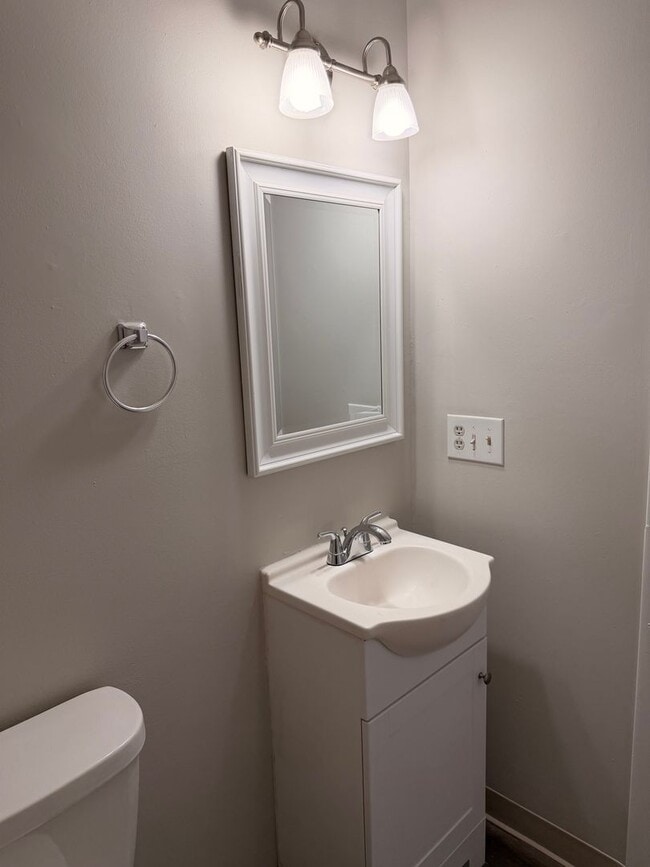 Building Photo - 2 Bedroom/1 Bath Garden Style Apartment available now!