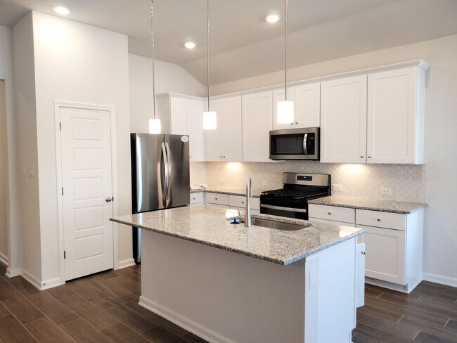 Building Photo - Beautiful 4 bedroom new build, it is a must see!!