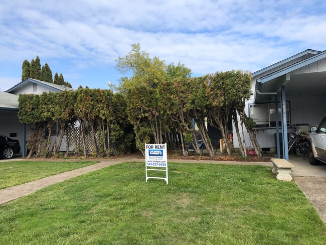Building Photo - Spacious NW Corvallis Duplex - 3 Bedroom 1...