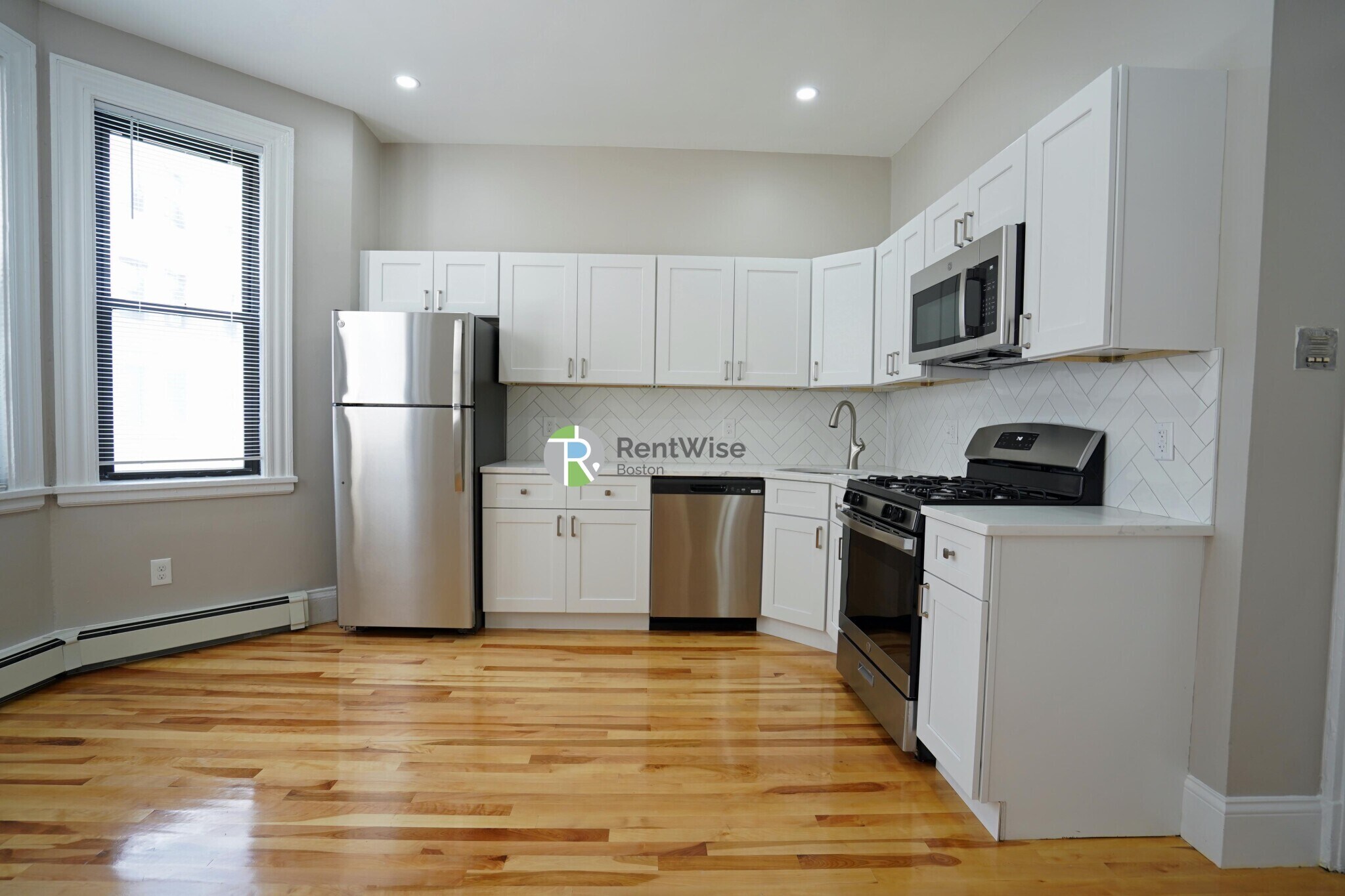 Building Photo - 72 Gardner St