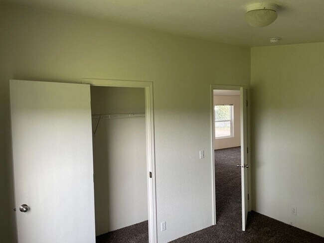 Building Photo - *Summer Special* $400 Off First Month's Rent. Country Living in Junction City