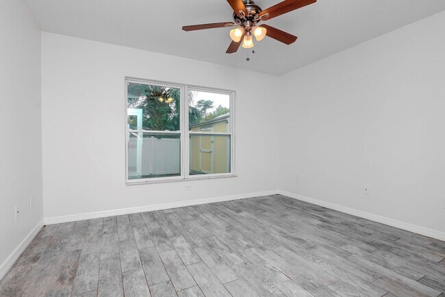 Building Photo - Charming 3-Bedroom, 2-Bathroom Home in South Tampa – Perfect Location!