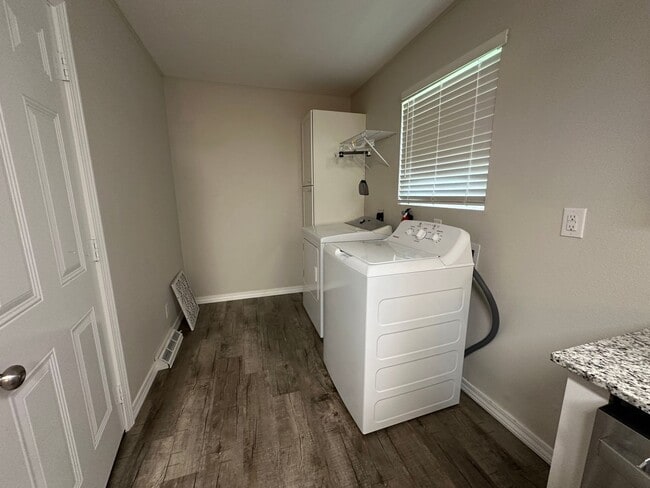Building Photo - Welcome to this charming 3-bedroom, 2-bath...