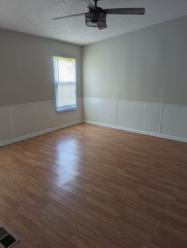 Building Photo - 4 BR, 2 BA 1,792 sq ft doublewide Trailer ...