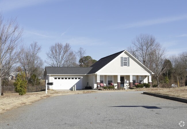 Building Photo - Country Garden Estates