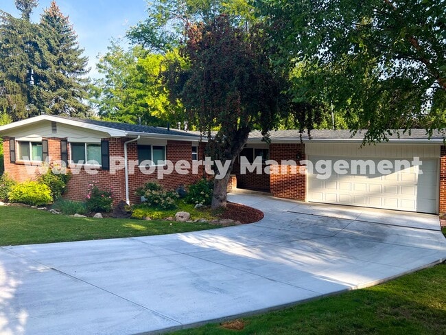 Primary Photo - Newly Renovated Basement Suite with High-E...