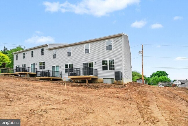Building Photo - 22 Sand St