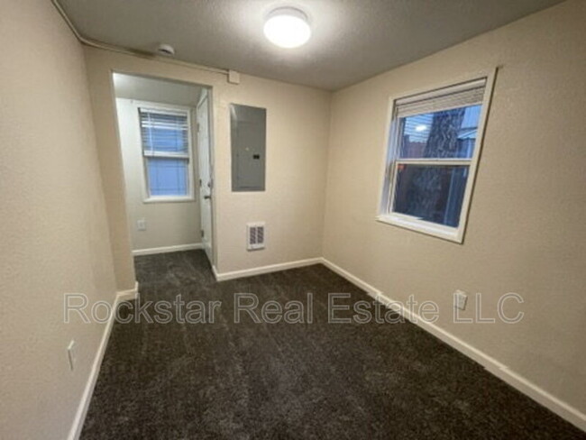 Building Photo - 604 S Sunderland Rd