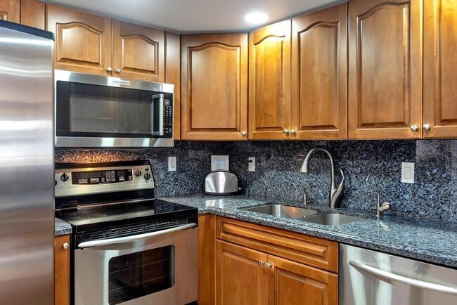 Building Photo - 4020 Galt Ocean Dr