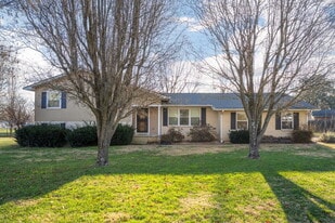 Building Photo - 85 Meadowdew Ln