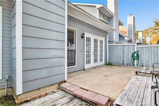 Building Photo - 5900 Grelot Rd