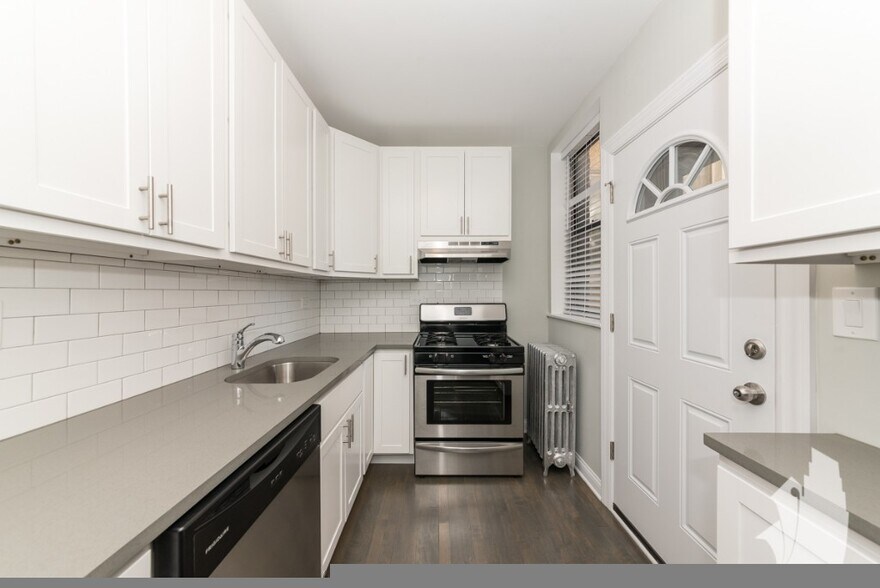 Building Photo - 4547 N Leavitt St