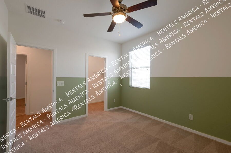Building Photo - 1079 W Blue Rdg Dr