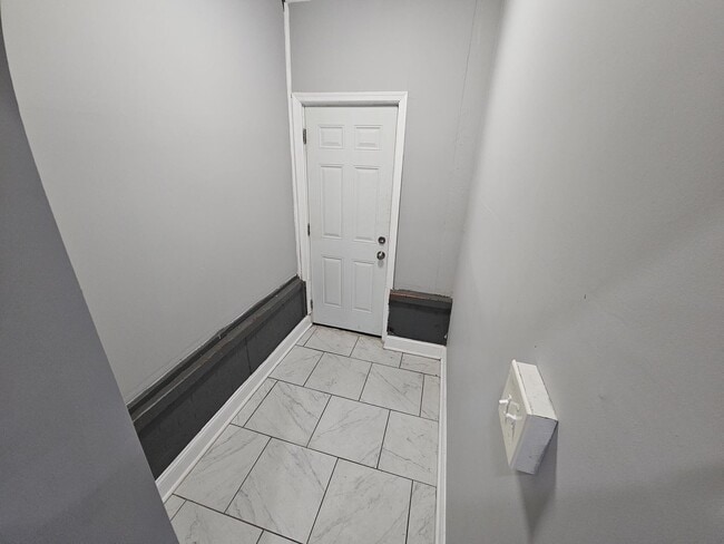 Building Photo - 5 Bedroom Townhouse in Pigtown