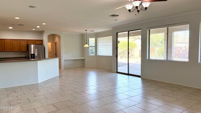 Building Photo - 1289 E Iris Dr