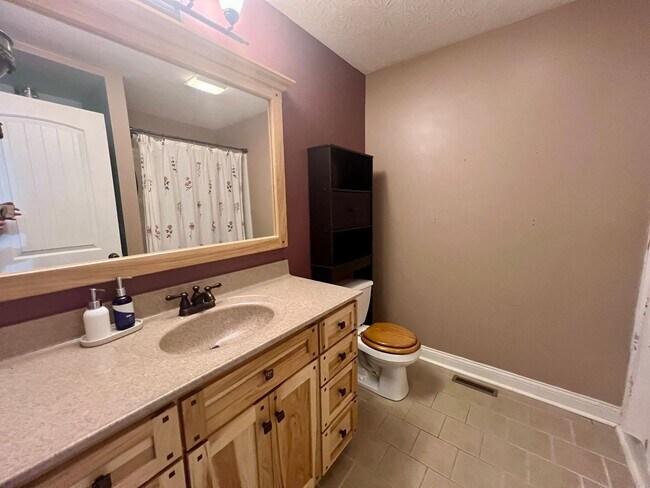 Building Photo - Gorgeous brick home with room to roam!