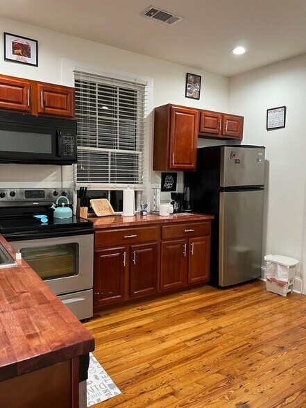 Building Photo - 3122 Dante St