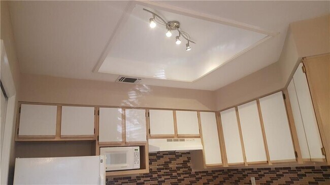 Building Photo - 6000 Shepherd Mountain Cove