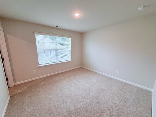 Building Photo - 137 Somerset Ln