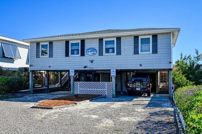 Building Photo - BEAUTIFUL,  FURNISHED OFF-SEASON BEACH RENTAL