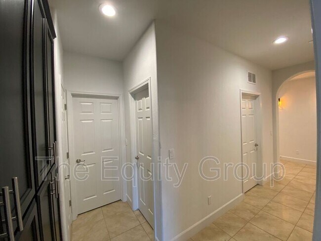 Building Photo - 1415 West Tyler Ct