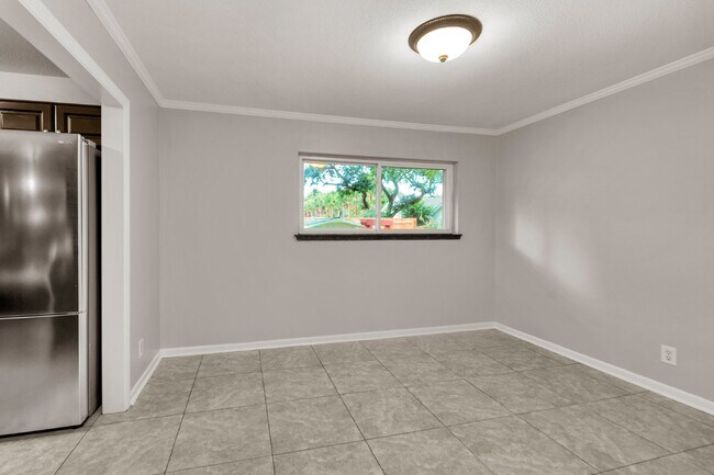 Building Photo - 20 Dogwood Ln