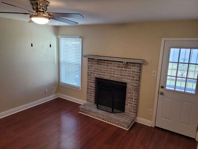 Building Photo - Ocean Lakes Single Family Home Ready for Move In!