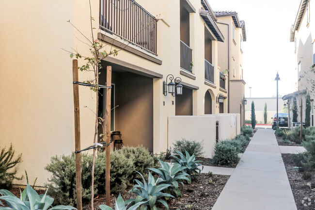 Building Photo - First and Pacific Townhomes