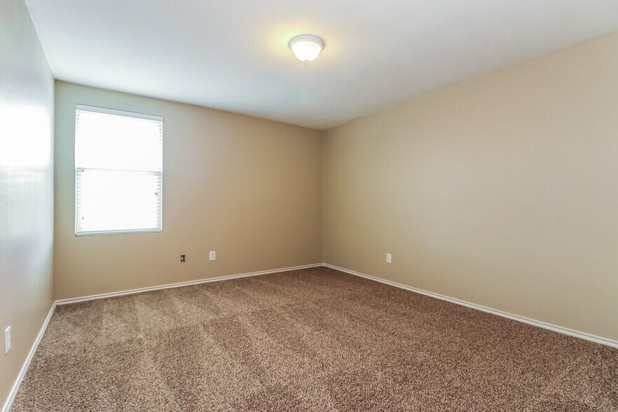 Building Photo - 4013 Foxhound Ln