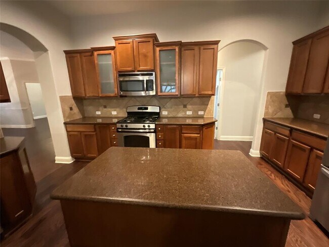 Building Photo - 3928 Crest Ln