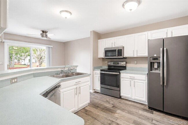 Building Photo - 22733 Coachlight Cir