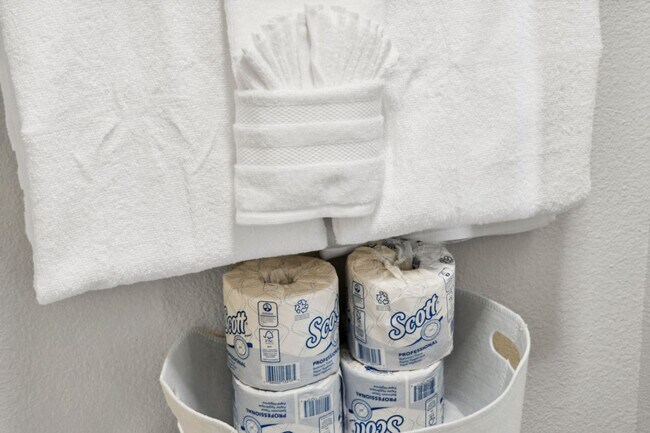 Building Photo - 264 N Walton St