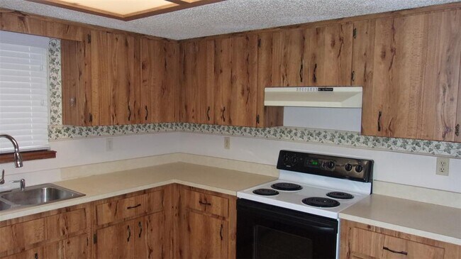 Building Photo - 10015 SW 90th Ct