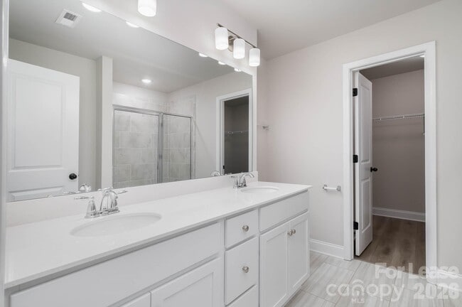 Building Photo - 2507 Lynbridge Dr