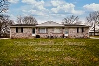 Building Photo - 1618 Clearbrook Rd NW