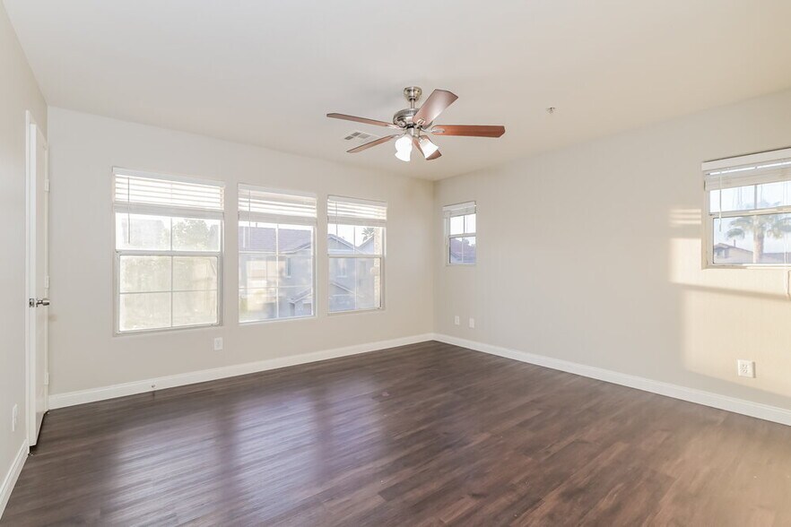 Building Photo - 1082 Paradise Coach Dr