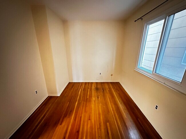 Building Photo - 609 Sussex St