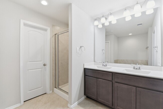 Building Photo - 22014 Pheasant Bend Ln