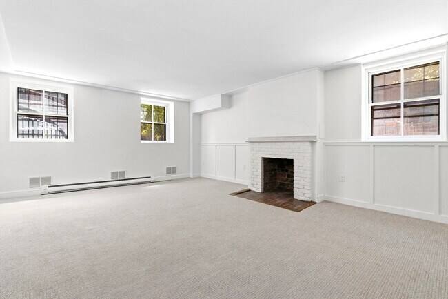 Building Photo - 2 Otis Pl