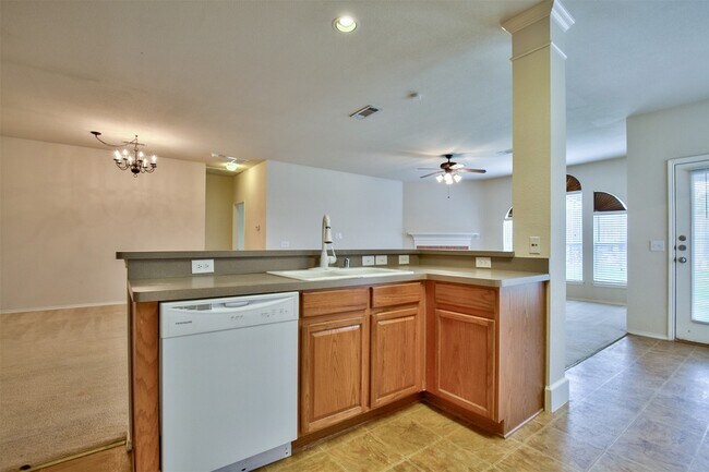 Building Photo - 2605 Monroe Dr