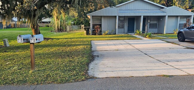 Primary Photo - Nice 2 Bedroom 2 Bath duplex in Lakeland