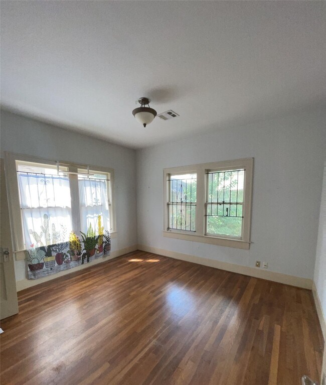 Building Photo - 4716 Crawford St