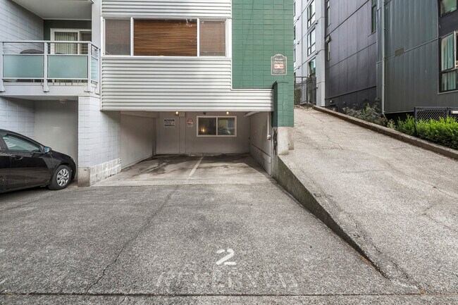Building Photo - 705 E Republican St