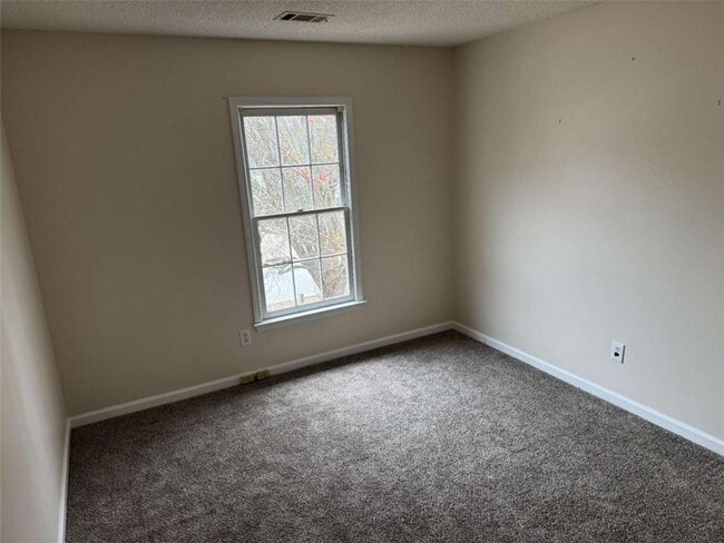 Building Photo - 875 Eagle Creek Dr NW