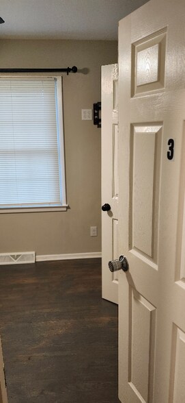 Building Photo - 3400 Cricketeer Dr