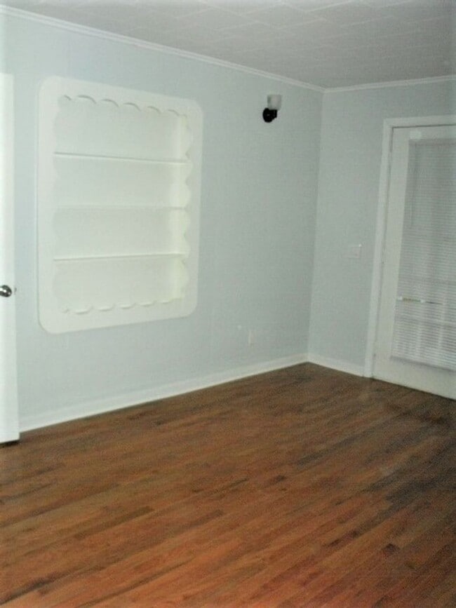 Building Photo - THIS COULD BE YOUR NEW HOME, BUSINESS, OR BOTH!