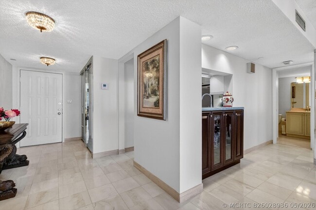 Building Photo - 3420 S Ocean Blvd