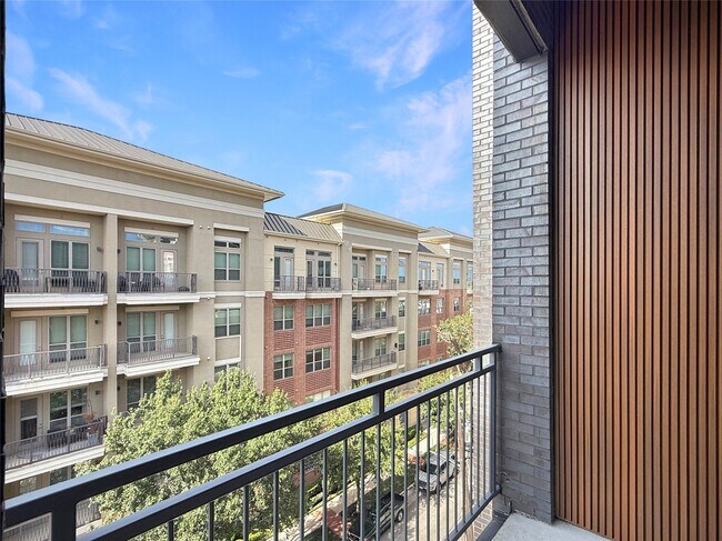 Building Photo - 170 Malone St