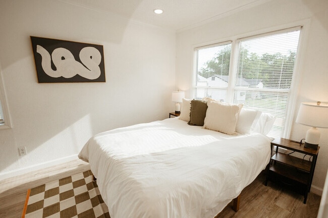 Building Photo - 1824 N 12th St