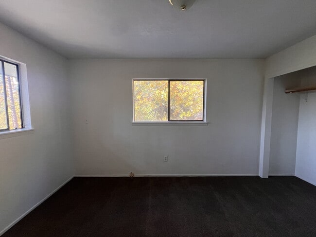 Building Photo - 10647 Newtown Rd